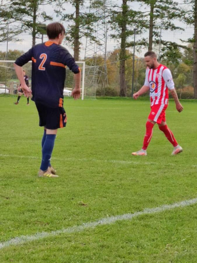 Equipe A face à la Madeleine de Guérande