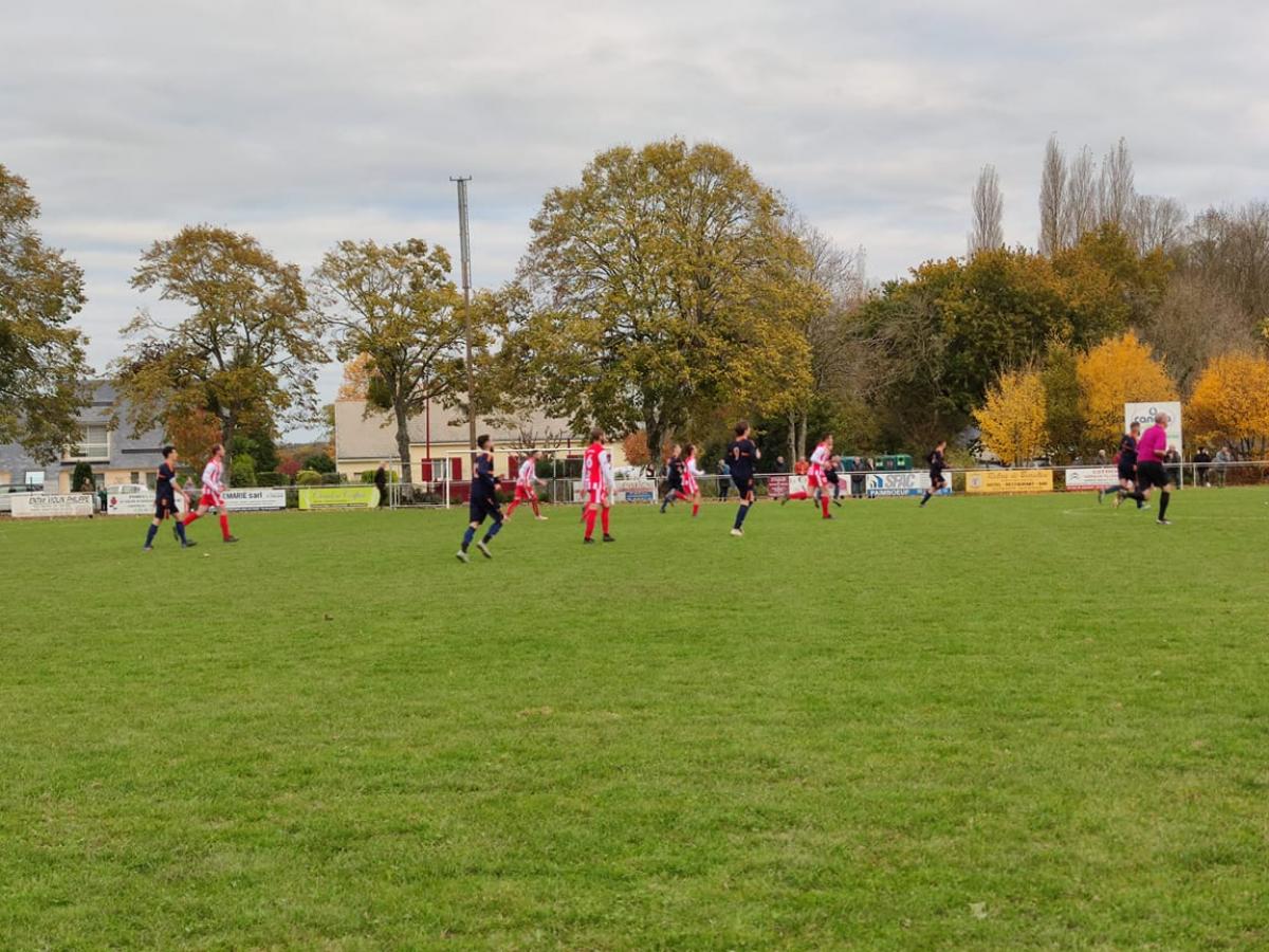 Equipe A face à la Madeleine de Guérande