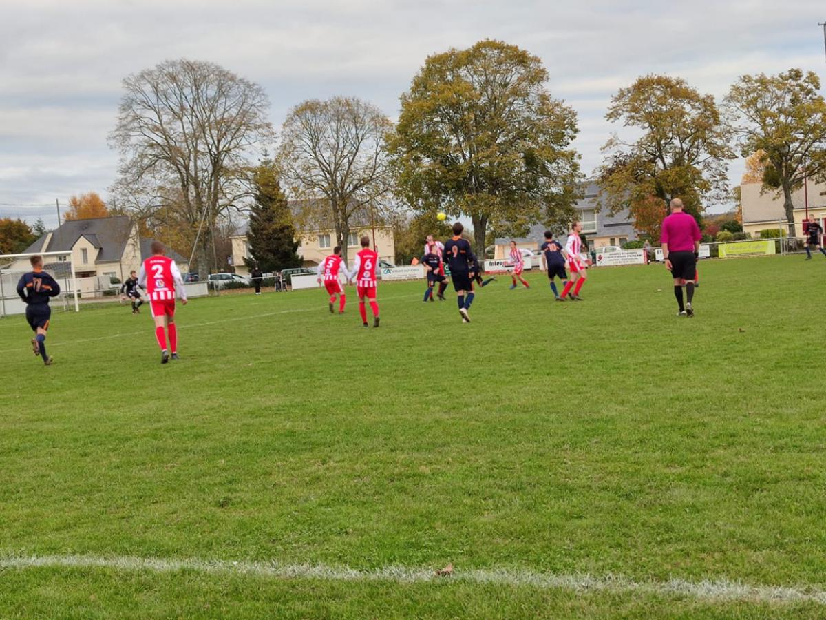 Equipe A face à la Madeleine de Guérande