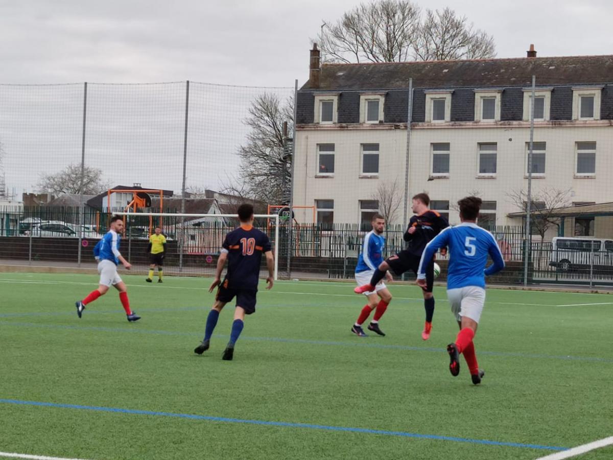 L'équipe A sur le synthétique de Méan